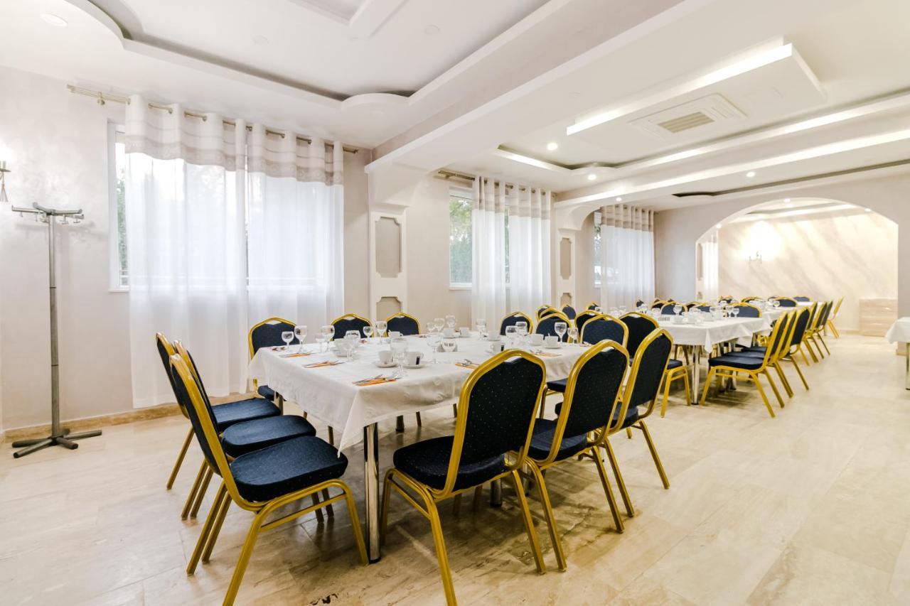 Hotel Marina Pucioasa Экстерьер фото