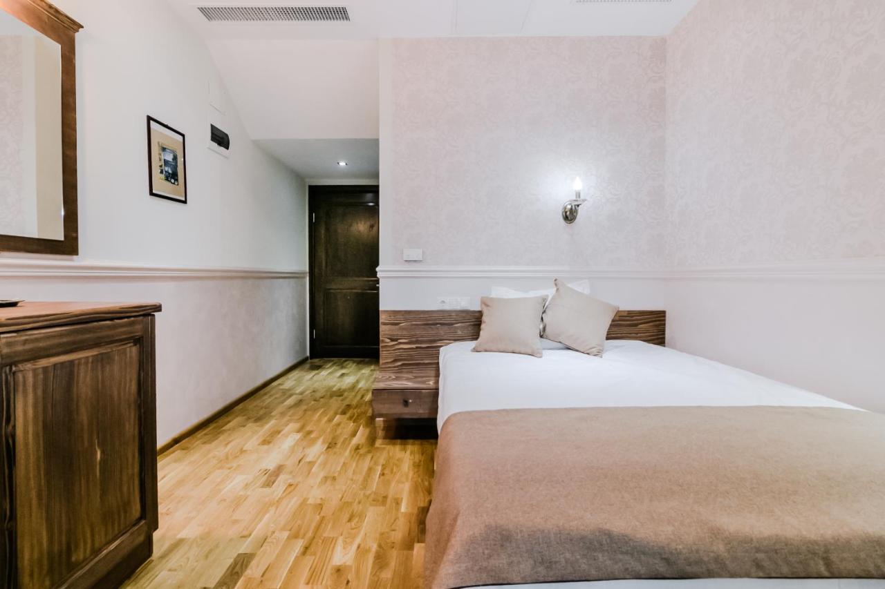 Hotel Marina Pucioasa Экстерьер фото