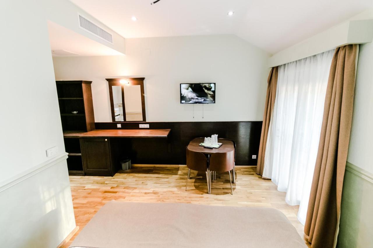 Hotel Marina Pucioasa Экстерьер фото